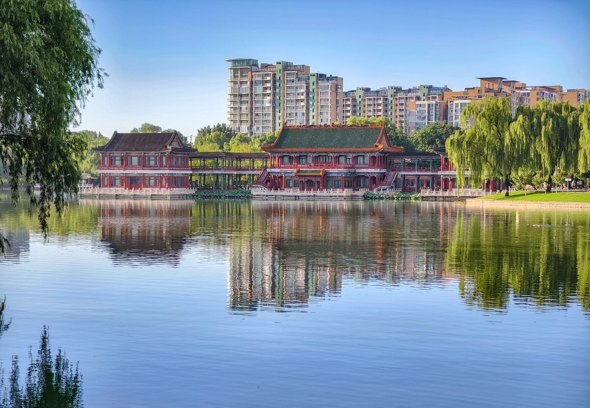 蓝天白云龙潭湖（5）