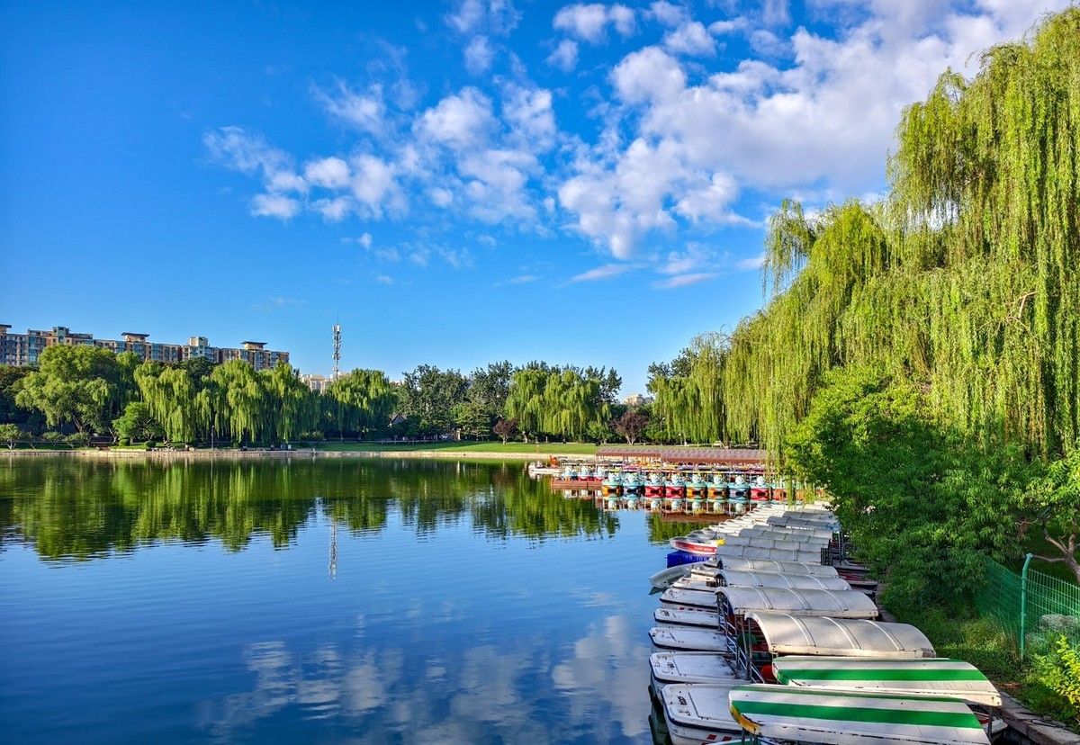 蓝天白云龙潭湖（5）
