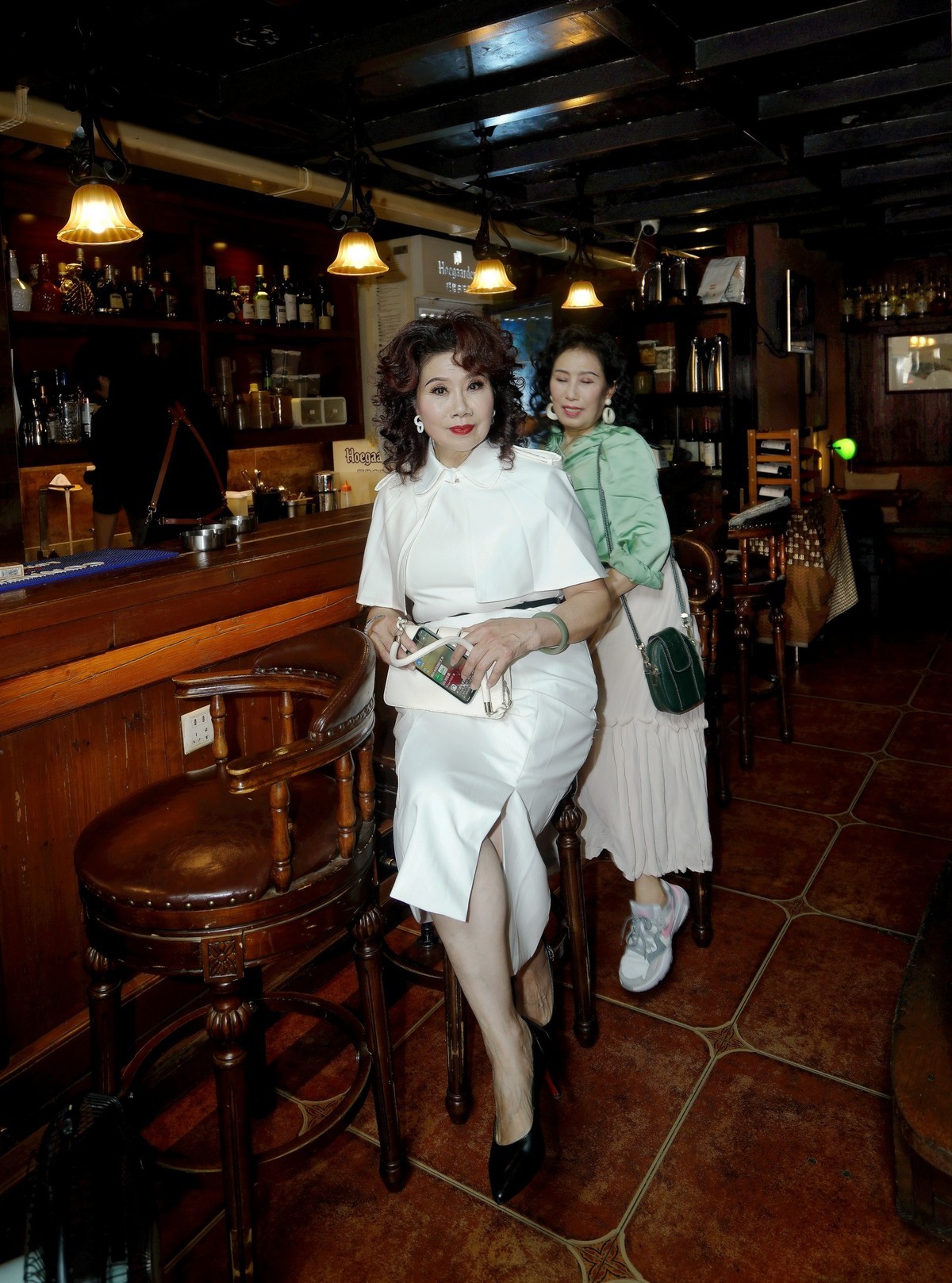 室内环境人像---黎黄陂路小店中的美女！