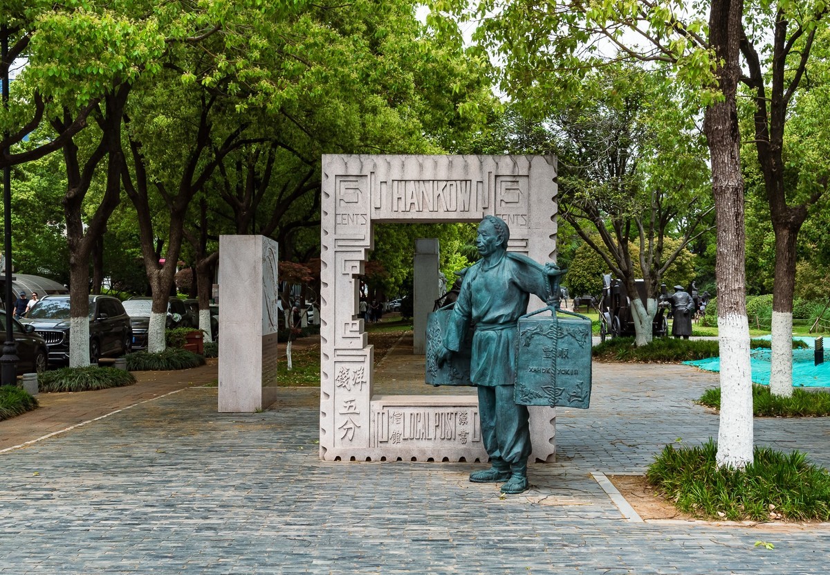 汉口江滩码头文化雕塑群