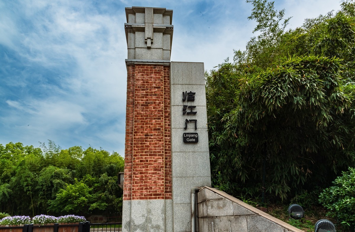 汉口江滩码头文化雕塑群