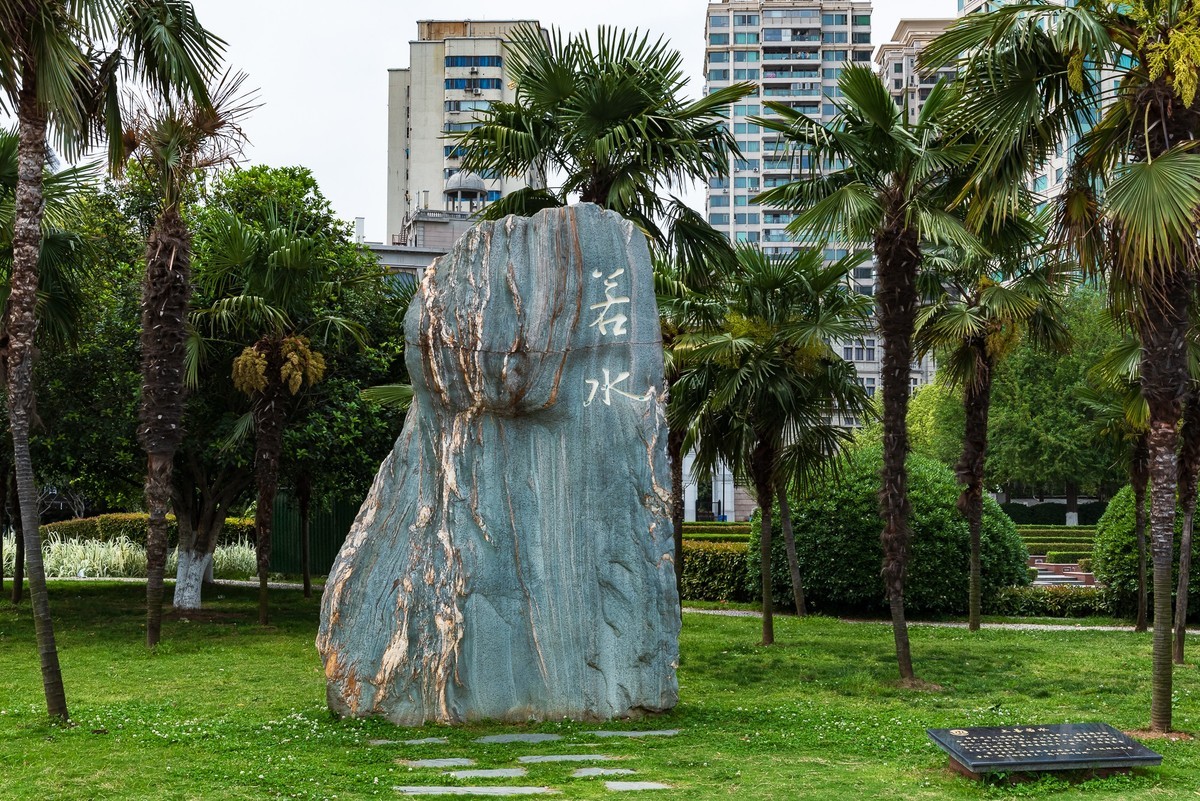 汉口江滩码头文化雕塑群