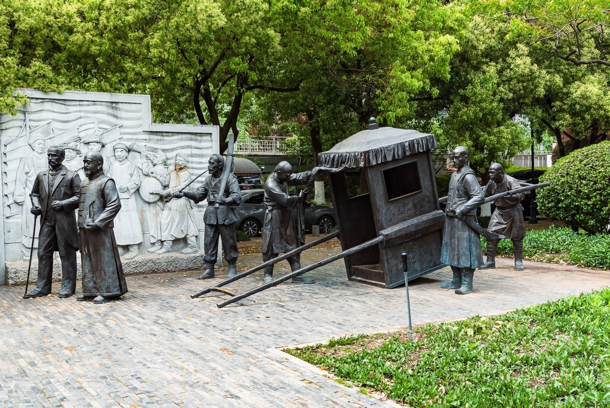 汉口江滩码头文化雕塑群