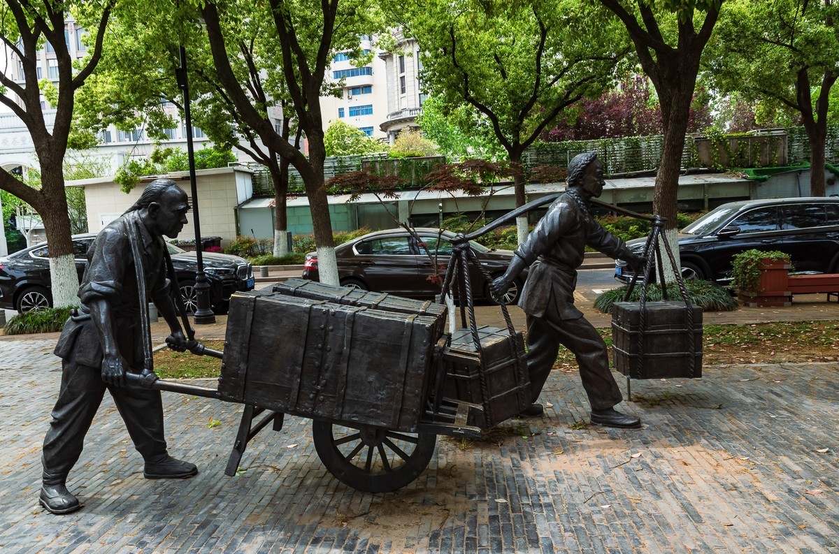 汉口江滩码头文化雕塑群