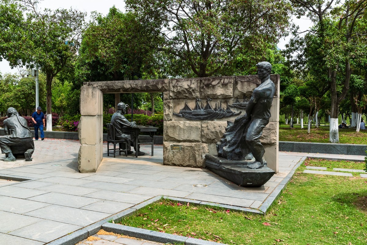 汉口江滩码头文化雕塑群