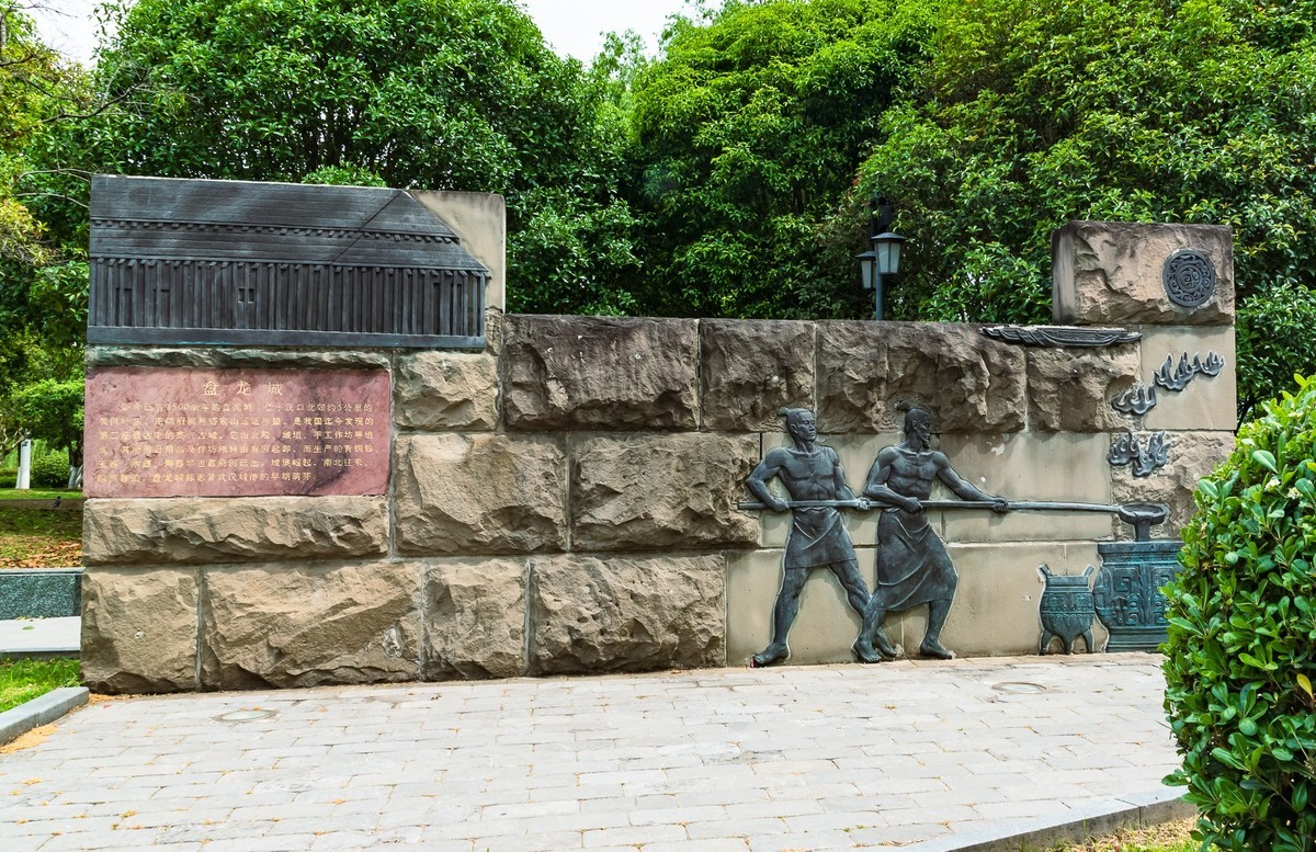 汉口江滩码头文化雕塑群