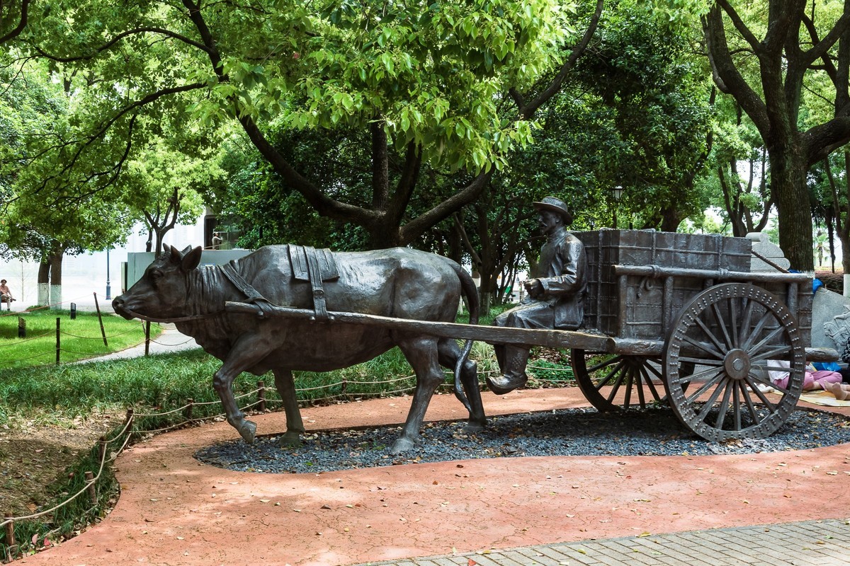 汉口江滩码头文化雕塑群