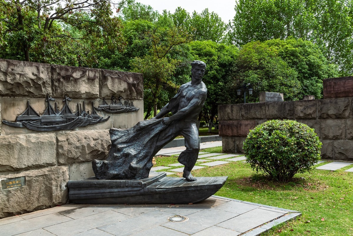 汉口江滩码头文化雕塑群