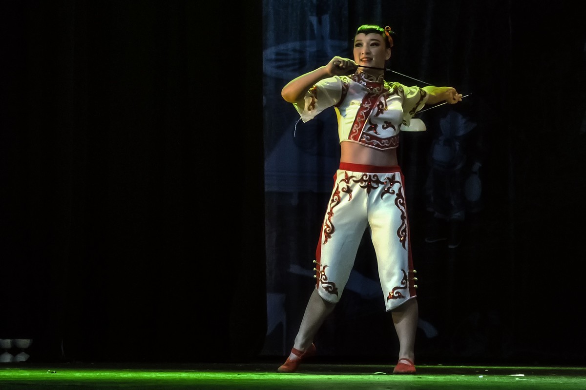 舞台摄影：杂技《小亲妹嘢》