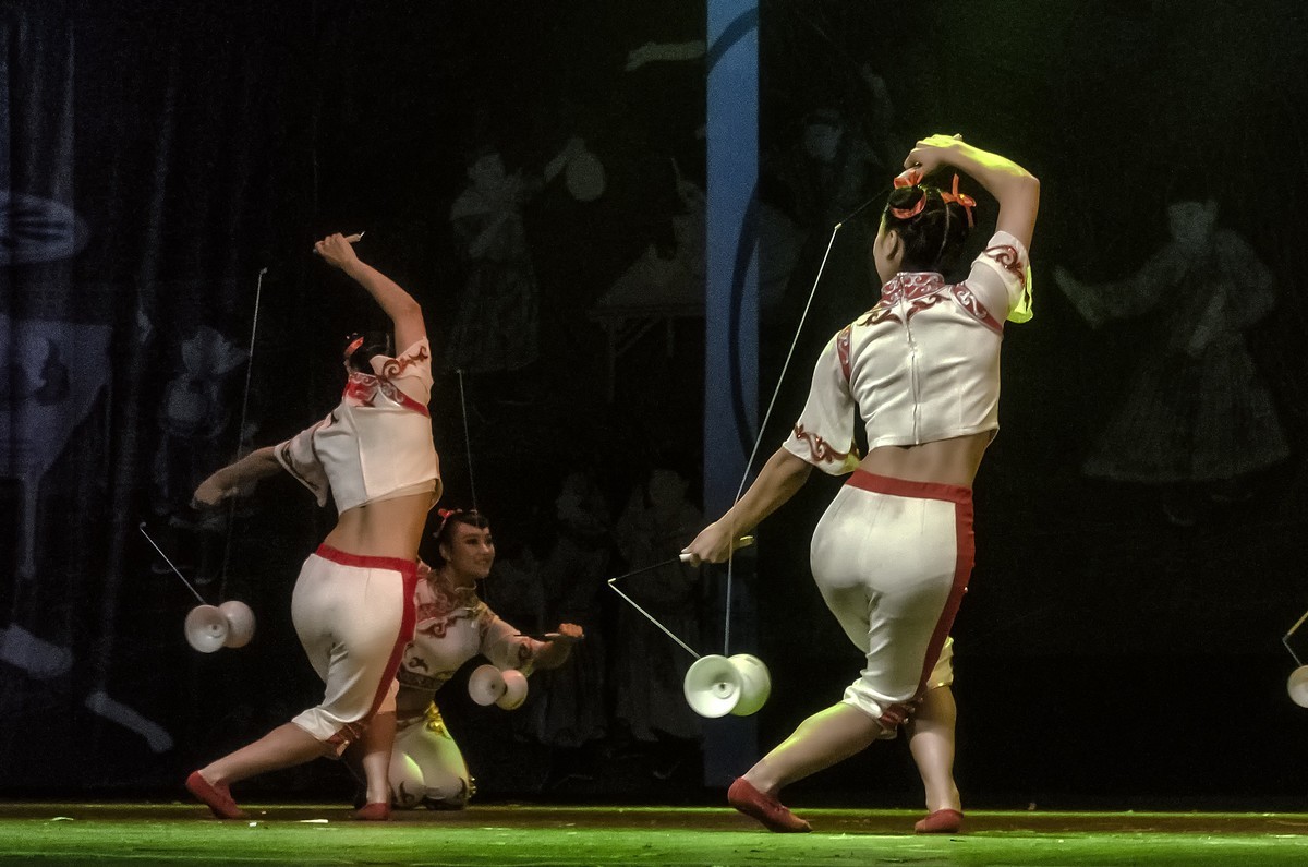 舞台摄影：杂技《小亲妹嘢》