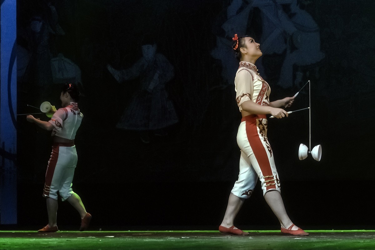 舞台摄影：杂技《小亲妹嘢》