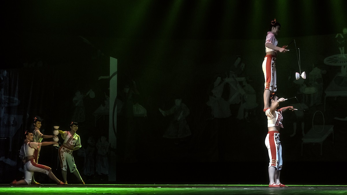 舞台摄影：杂技《小亲妹嘢》