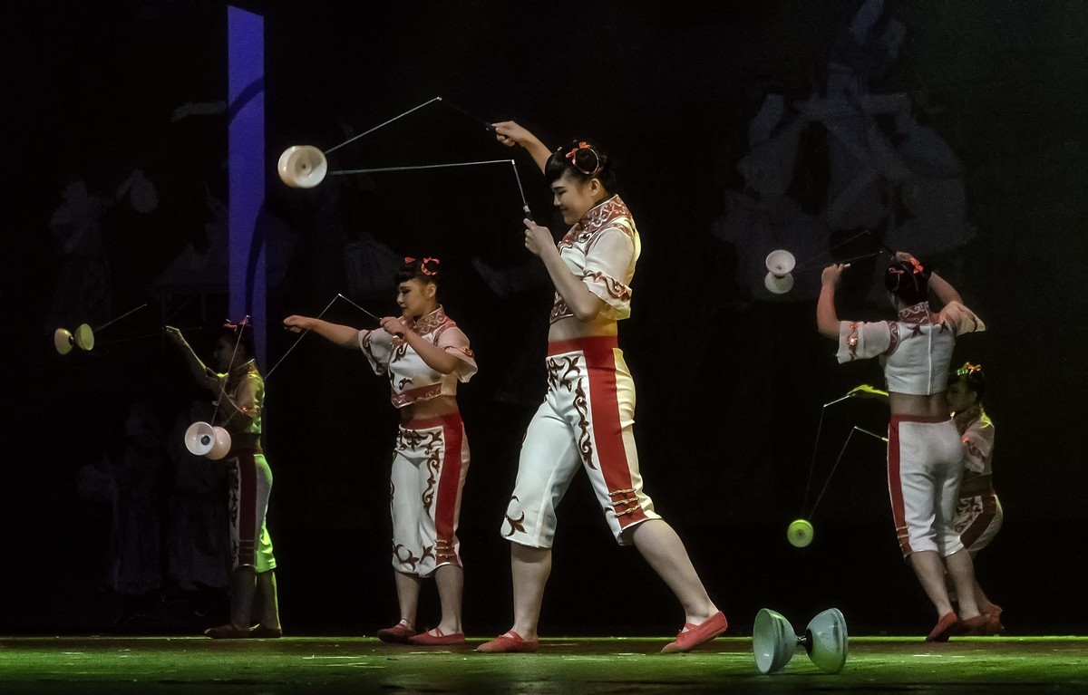 舞台摄影：杂技《小亲妹嘢》