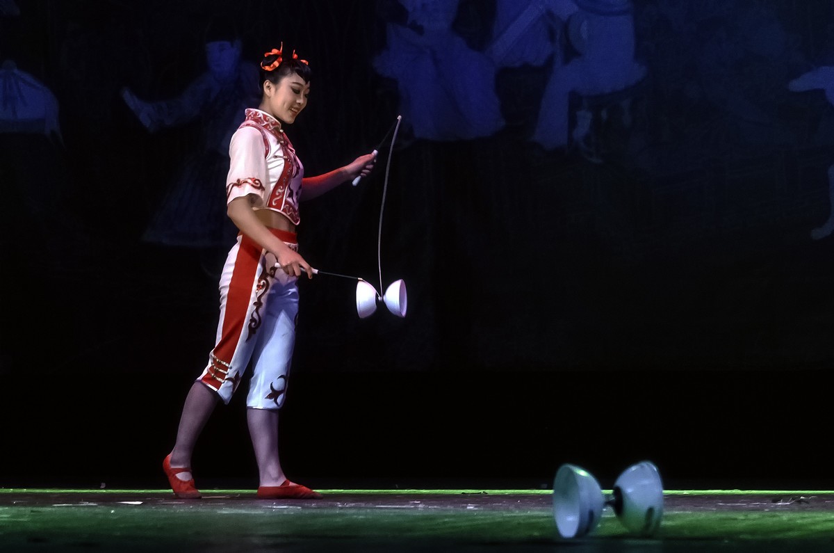 舞台摄影：杂技《小亲妹嘢》