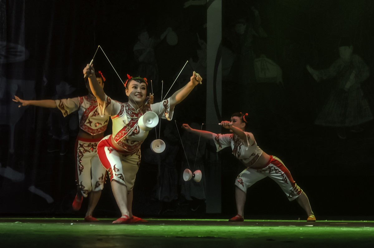 舞台摄影：杂技《小亲妹嘢》