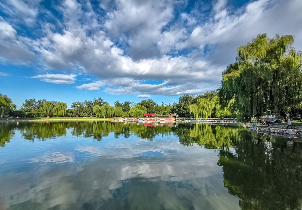 蓝天白云龙潭湖（5）