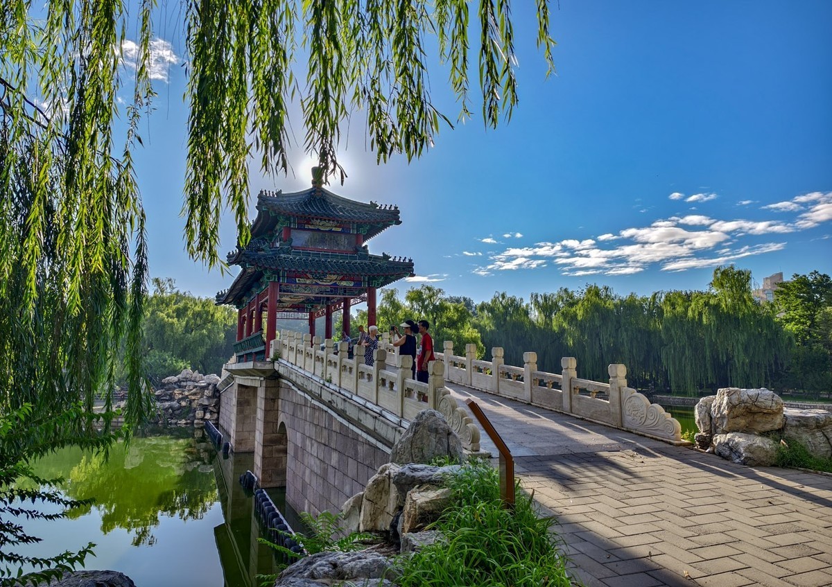 蓝天白云龙潭湖（5）