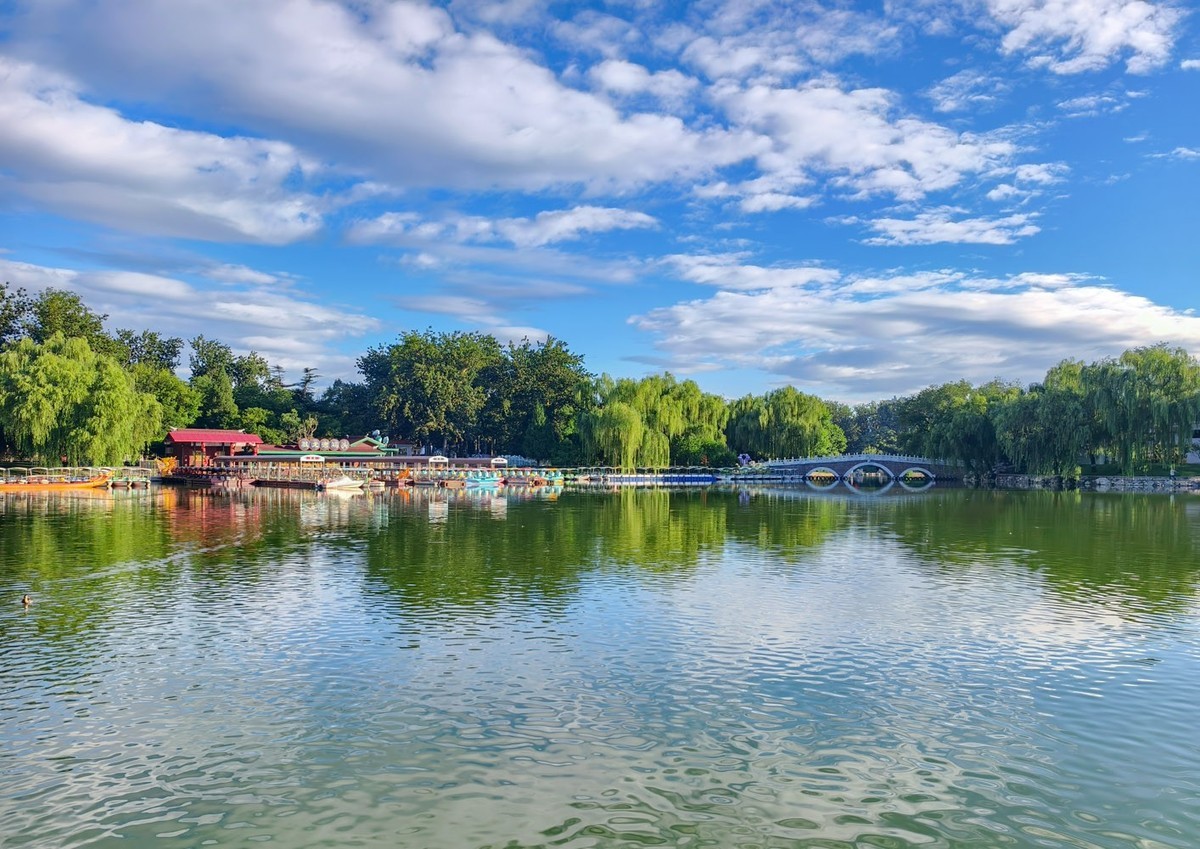 蓝天白云龙潭湖（5）