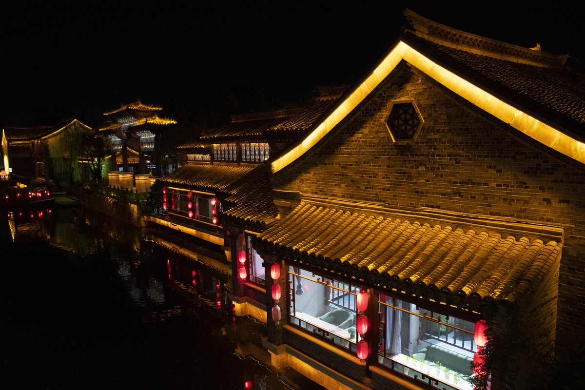 拍照狂魔之夜游台儿庄四【10P】