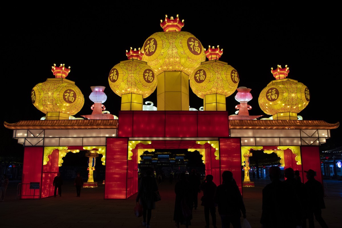 拍照狂魔之夜游台儿庄五【7P】