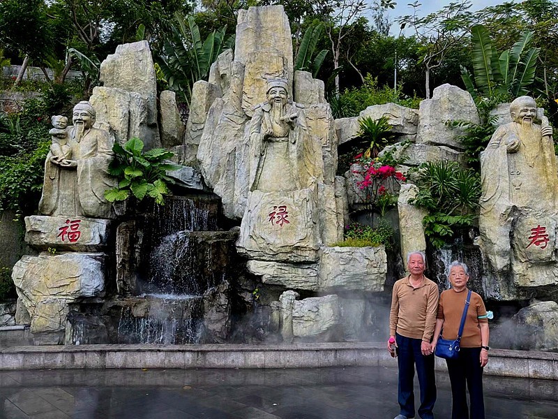 《不老松：纪实摄影》18我的妹妹（80岁）、妹夫（81岁）和姑爷自驾車海南环島游留影!