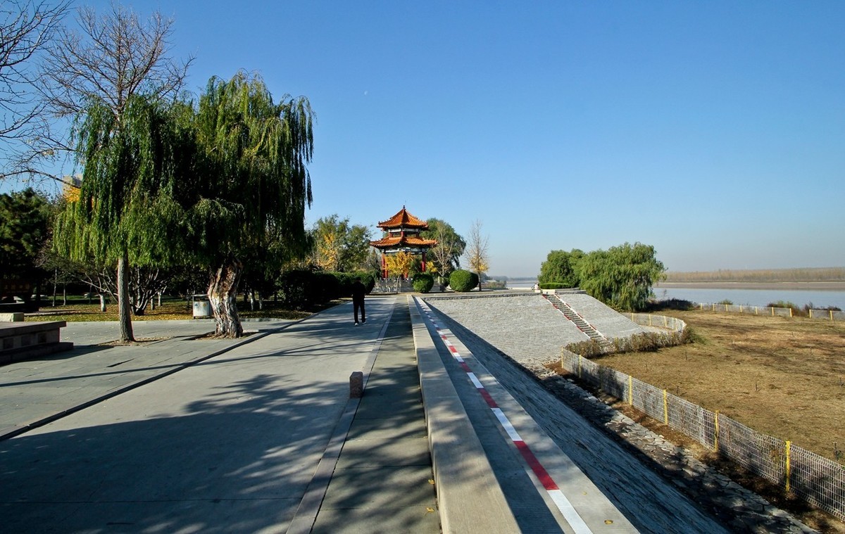 初冬——暖阳下的黄河公园速写（三）