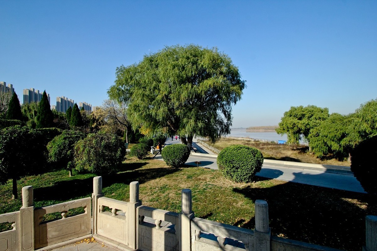 初冬——暖阳下的黄河公园速写（三）