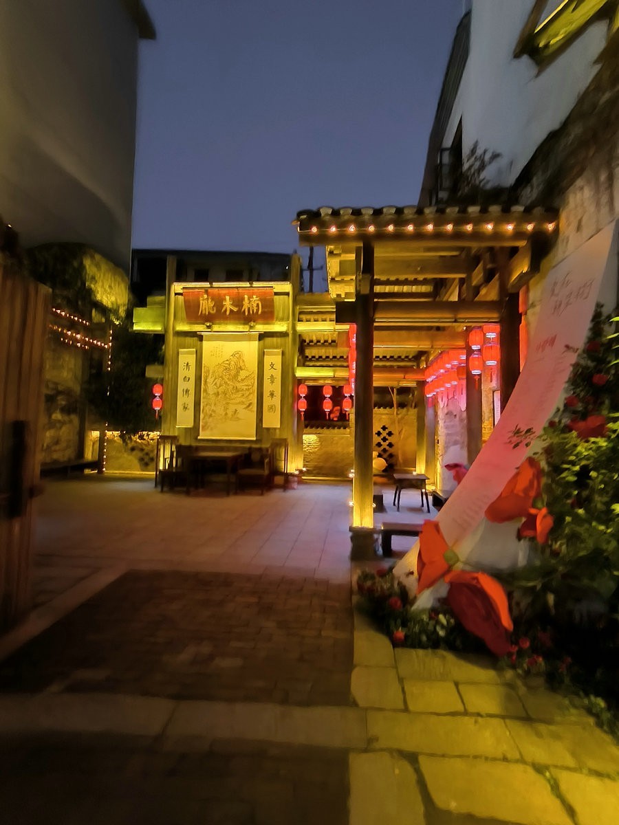 漫步星城 走街串巷（560）楠木厅咖啡