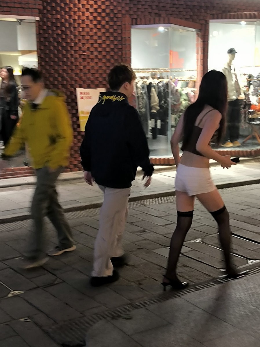 漫步星城 走街串巷（561）东方美人鱼