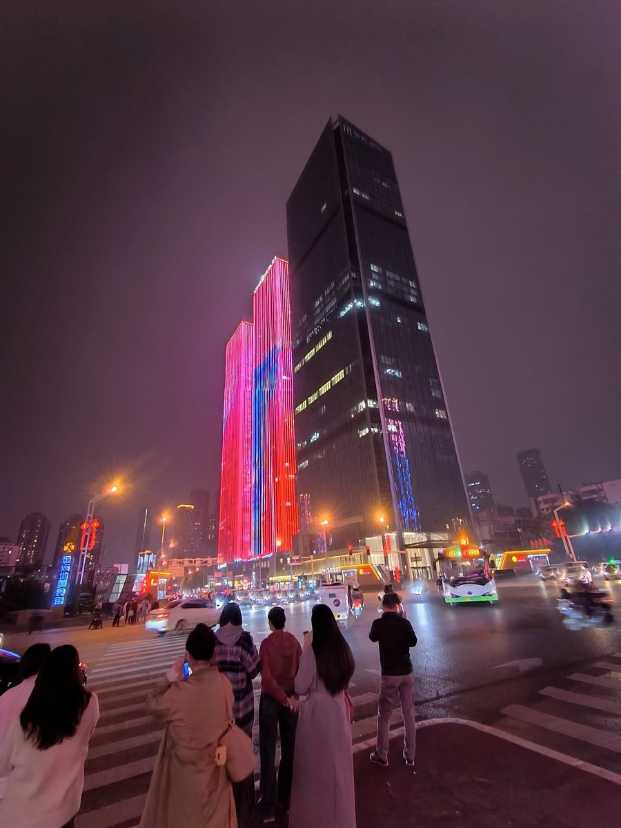 漫步星城 走街串巷（561）东方美人鱼