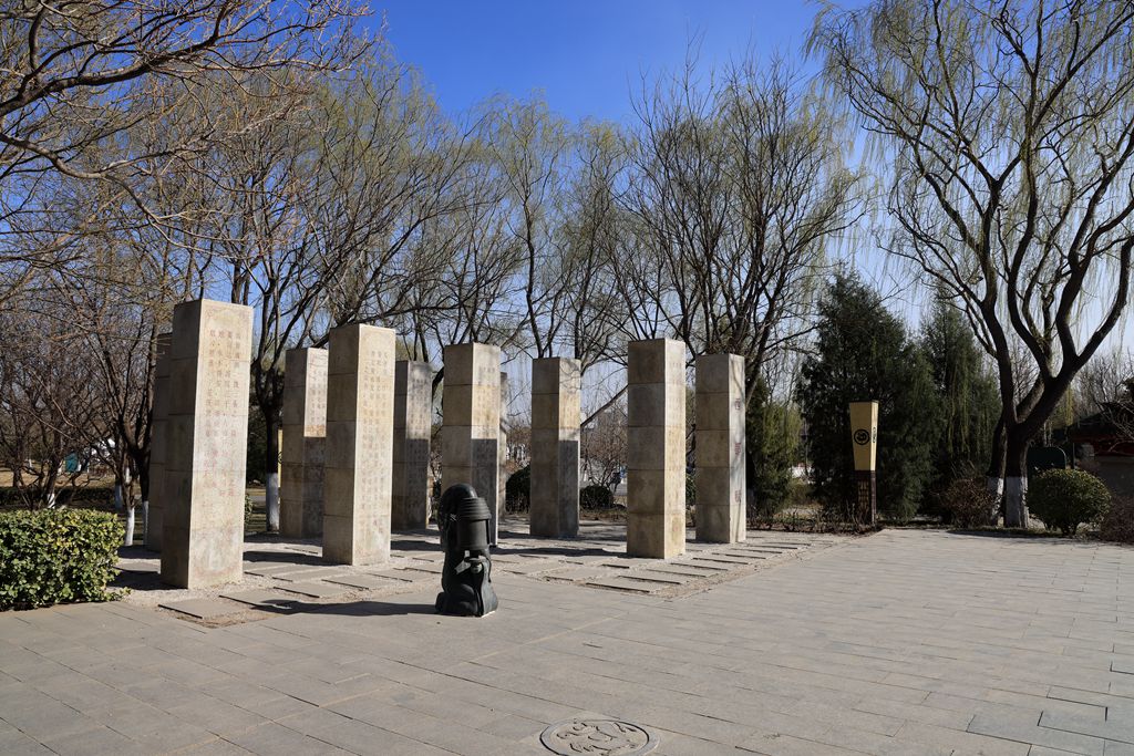 春风吹绿柳树梢