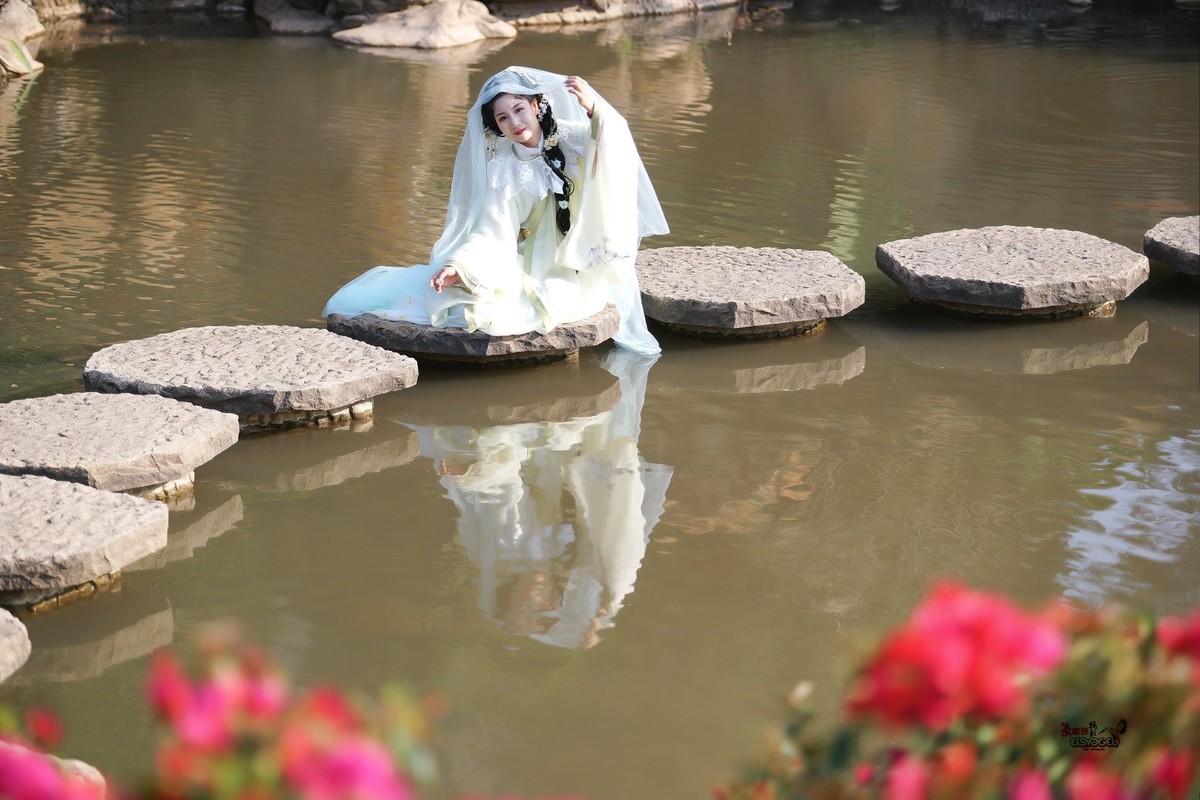 【在水一方】---婉灵