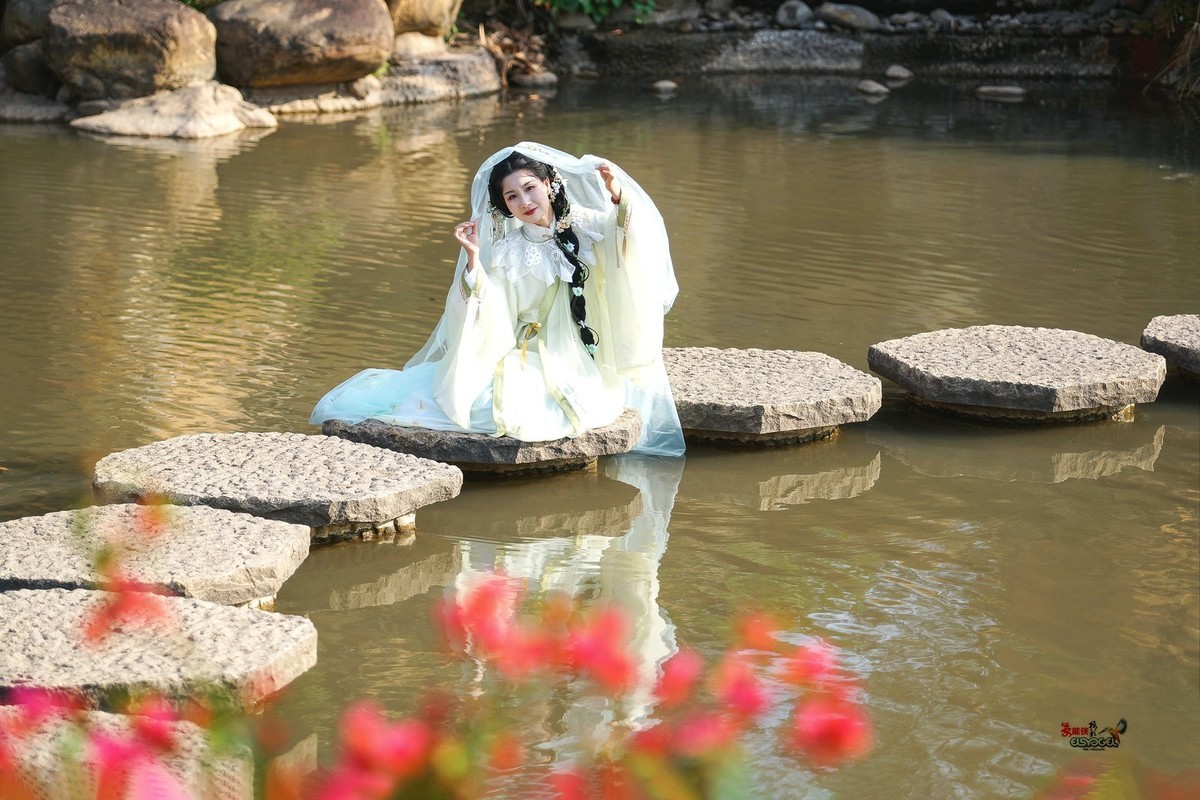 【在水一方】---婉灵