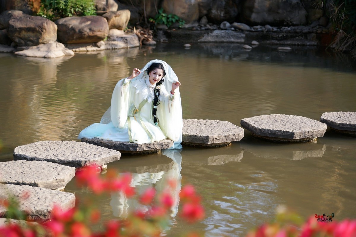 【在水一方】---婉灵