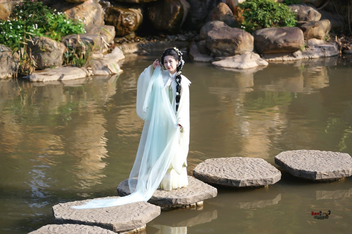 【在水一方】---婉灵