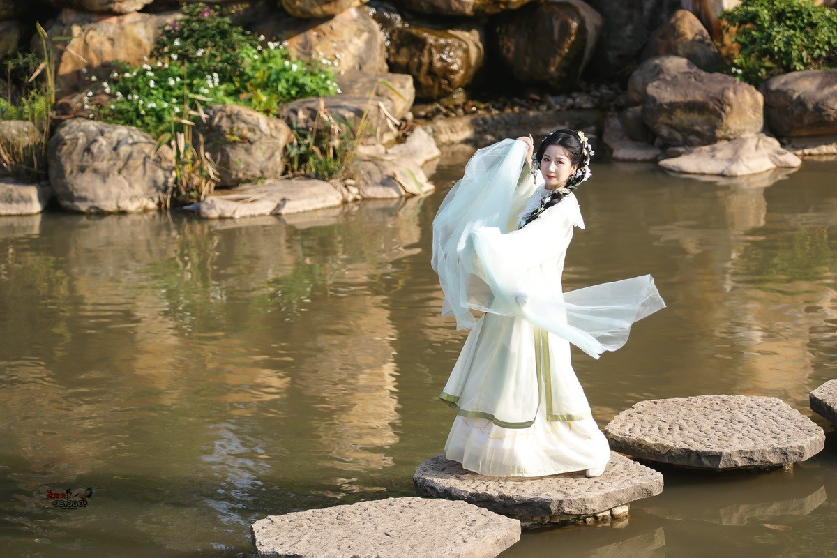 【在水一方】---婉灵