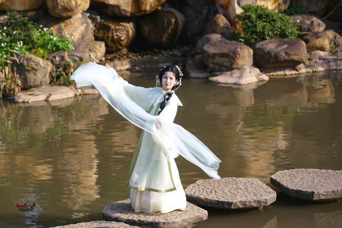 【在水一方】---婉灵