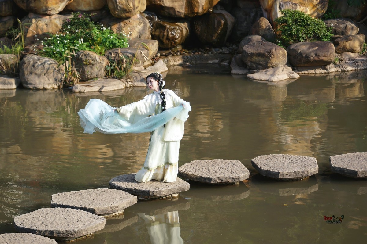 【在水一方】---婉灵