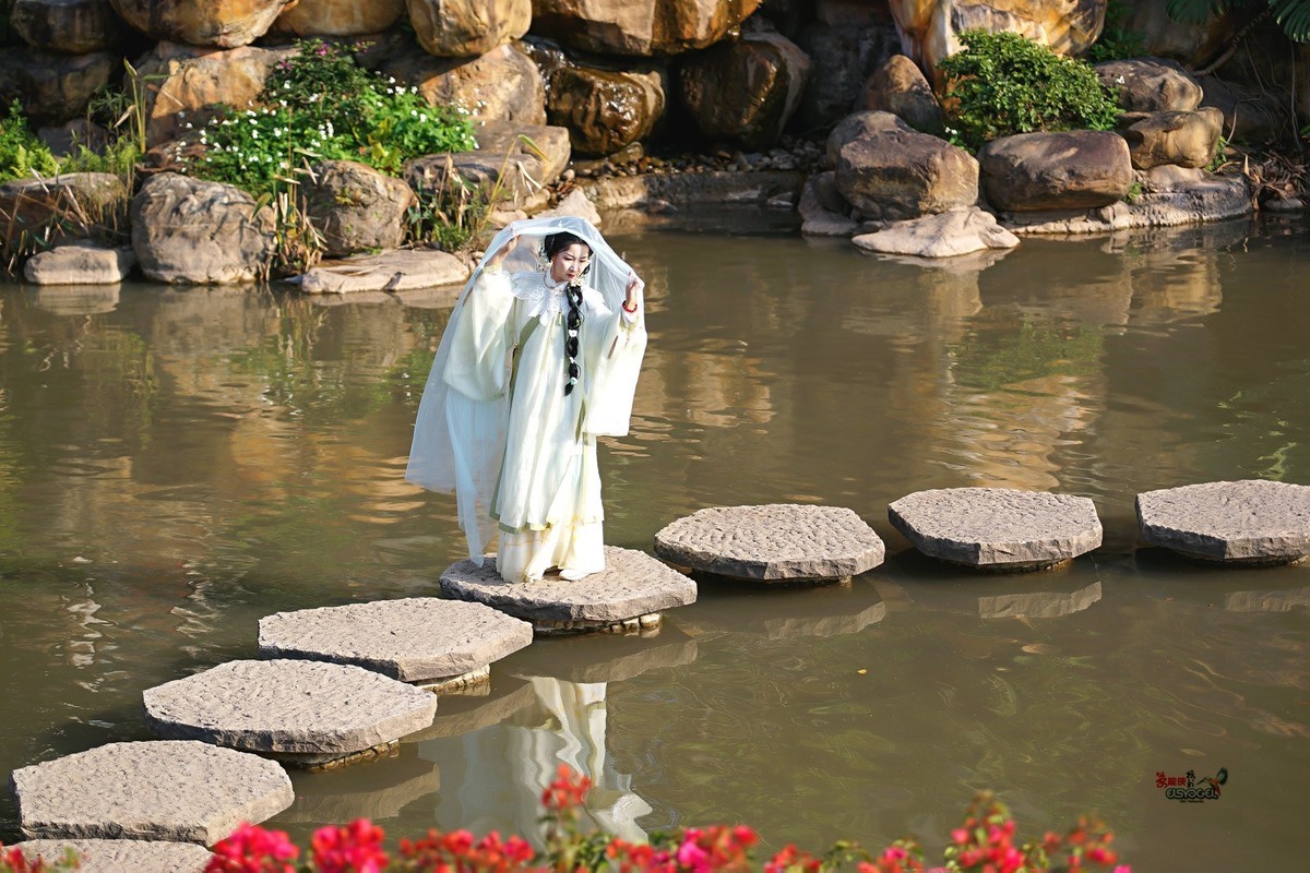 【在水一方】---婉灵