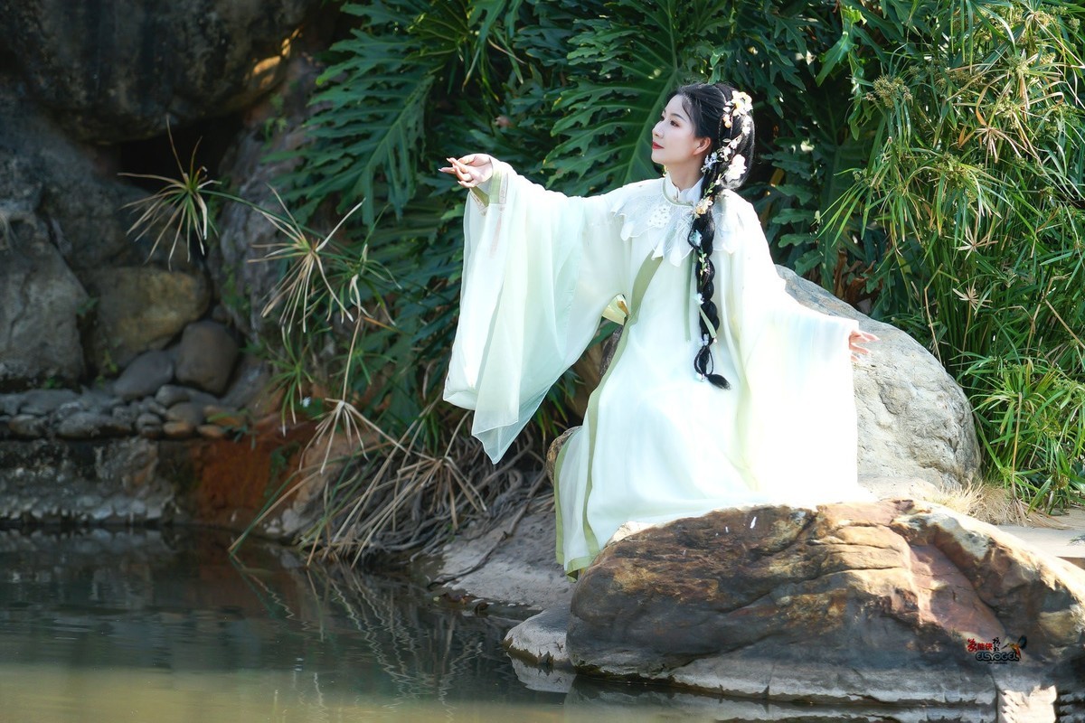 【在水一方】---婉灵