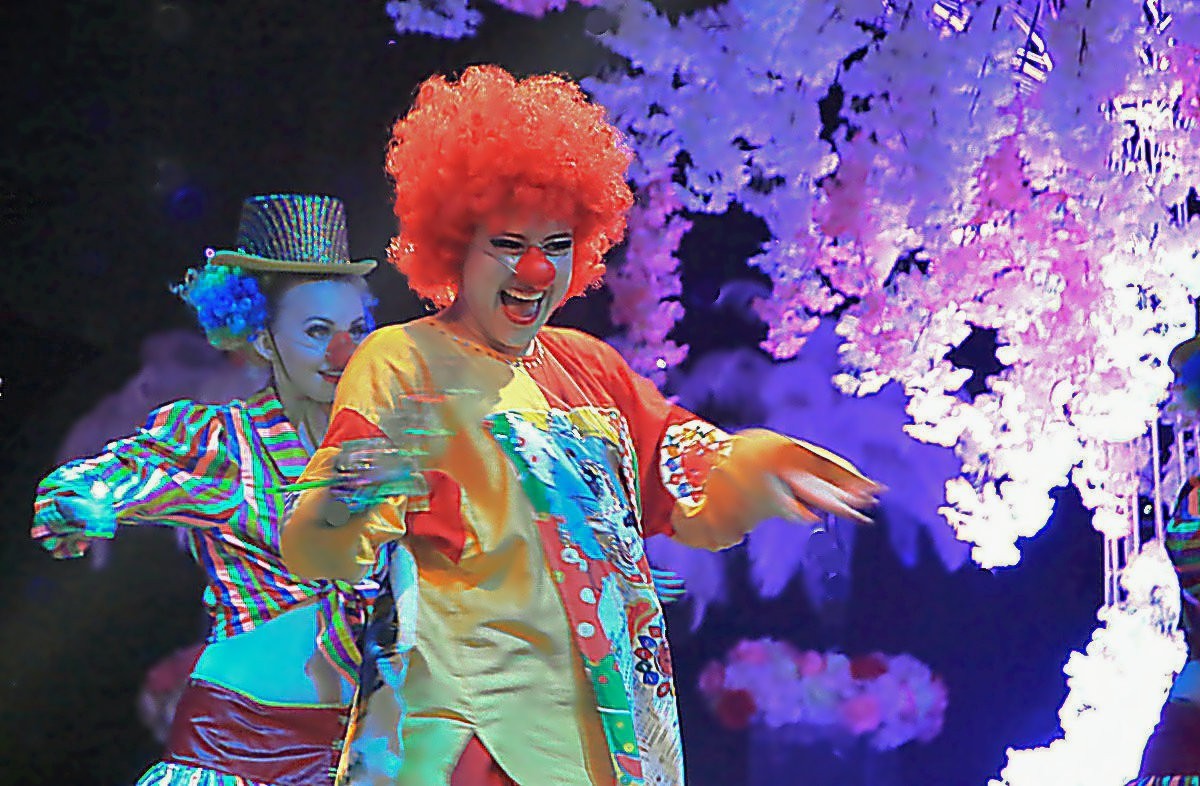 《不老松：纪实摄影》海拉尔俄罗斯文艺晚会！讨人喜欢的小丑！(3)