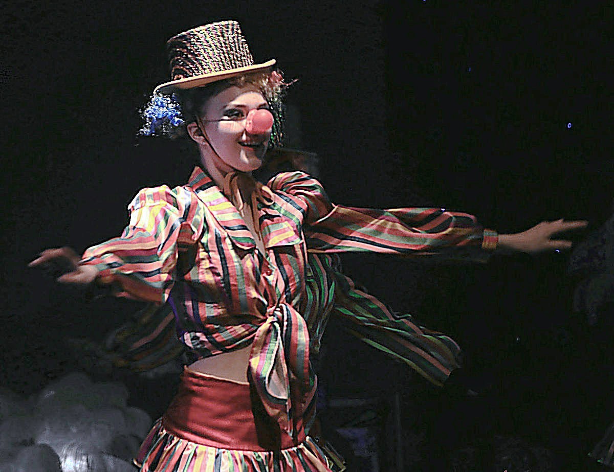 《不老松：纪实摄影》海拉尔俄罗斯文艺晚会！讨人喜欢的小丑！(3)