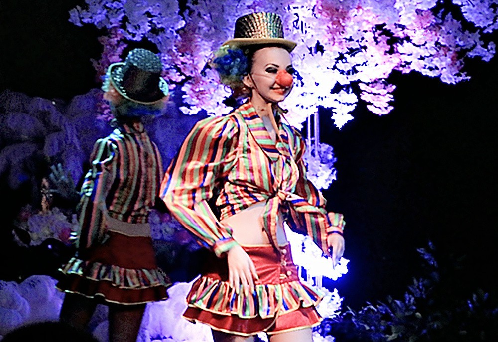 《不老松：纪实摄影》海拉尔俄罗斯文艺晚会！讨人喜欢的小丑！(2)