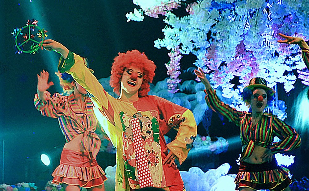 《不老松：纪实摄影》海拉尔俄罗斯文艺晚会！讨人喜欢的小丑！(2)