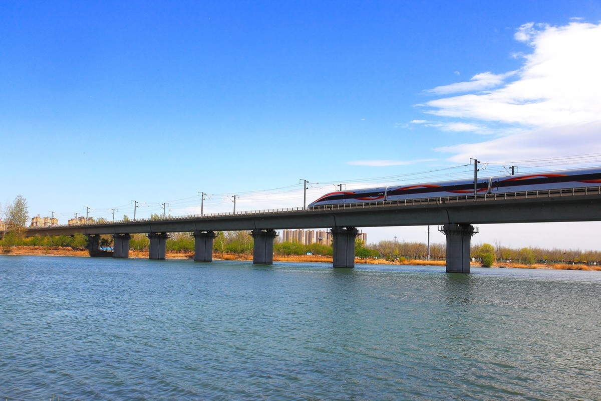 滹沱河畔春光美