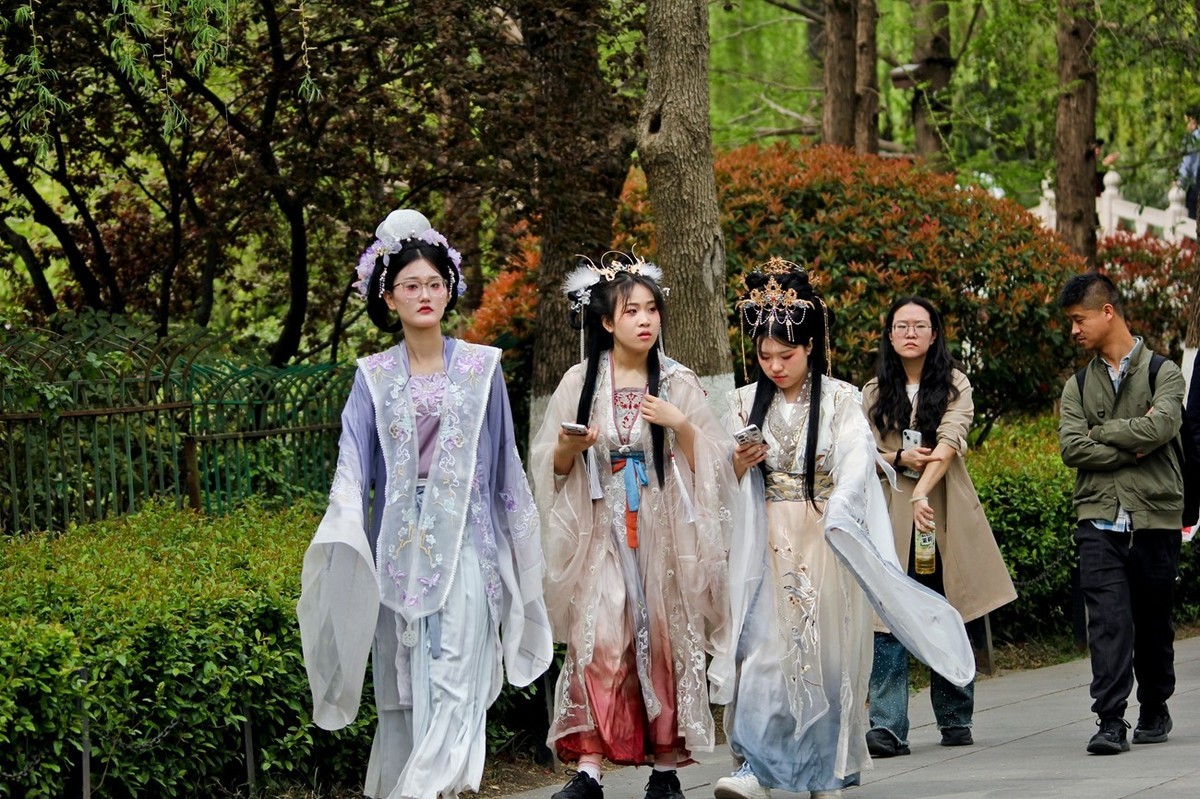 春日——明湖杂拍