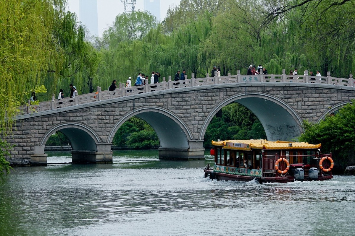 春日——明湖杂拍