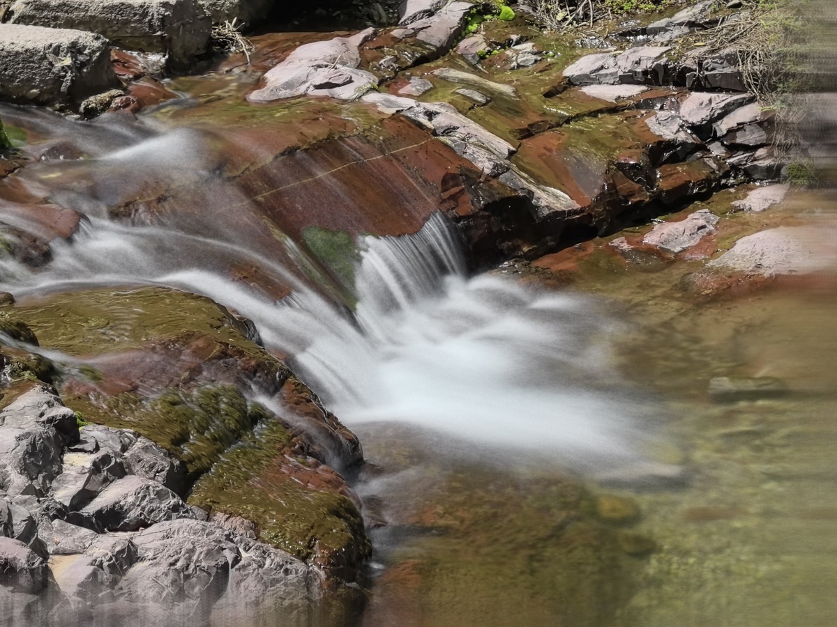 清清小溪洗衣忙