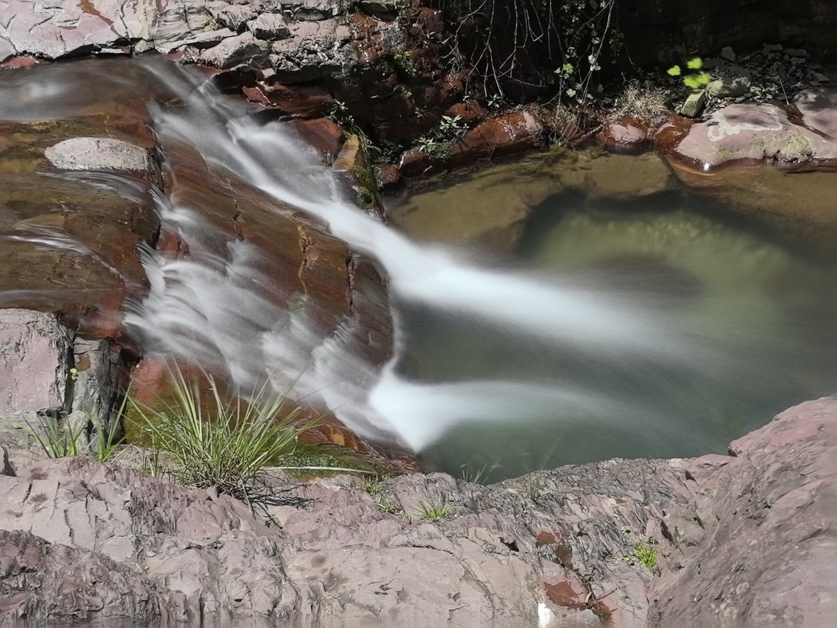 清清小溪洗衣忙