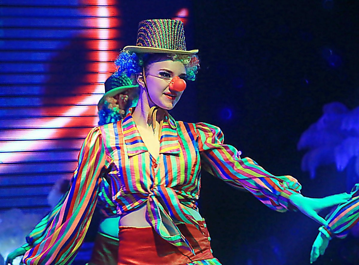 《不老松：纪实摄影》海拉尔俄罗斯文艺晚会！讨人喜欢的小丑！(3)